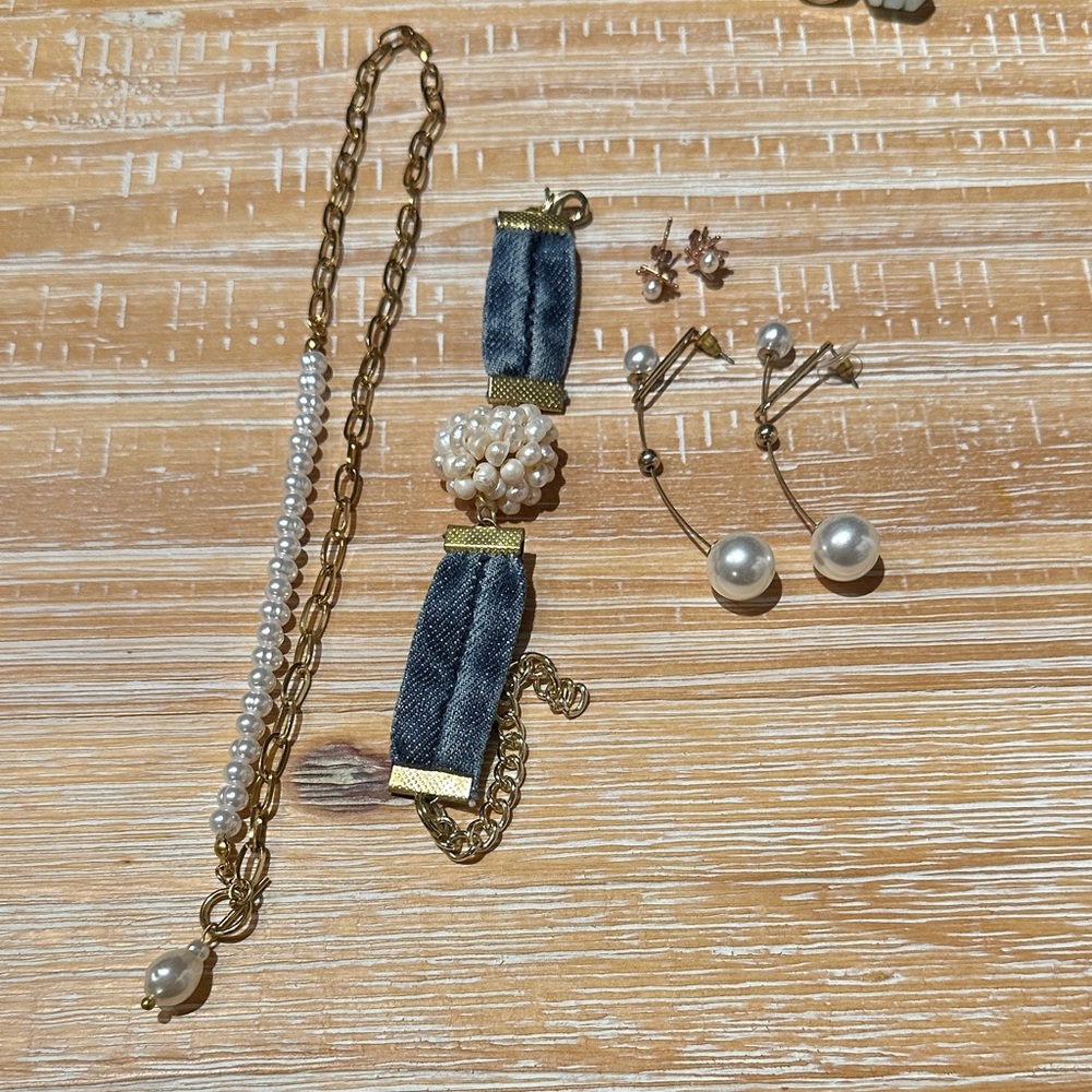 Elegant Gold and Pearl Jewelry Set